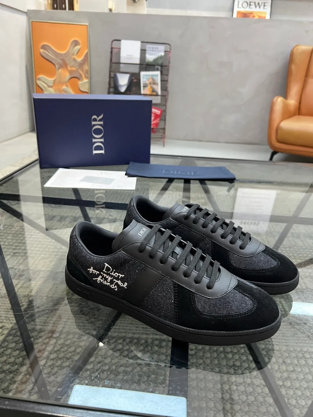 Men's Men's Shoes 💰420【New Style】🍿🍿𝐃𝐢𝐨* — Dior. Dior's new casual sneakers define your fashionable pace. They boldly use innovative technological fabrics to create a futuristic silhouette. The light and breathable mesh material, combined with the unique texture coating process, presents a refreshing visual effect, as if it is a fashion item from the future world. Whether paired with casual outfits or mixed with formal looks, the Dio* D-Sketch sneakers are effortless and add a touch of futuristic style to your overall look. From the streets to the catwalk, it is your indispensable fashion tool. The upper is made of high-tech mesh material, which is light and breathable and fits your feet like a second skin, keeping you dry and comfortable even in the hot summer. The delicate mesh structure gives the shoes a unique visual effect and displays a futuristic aesthetic. Code number: 39-44 (38, 45 customized)